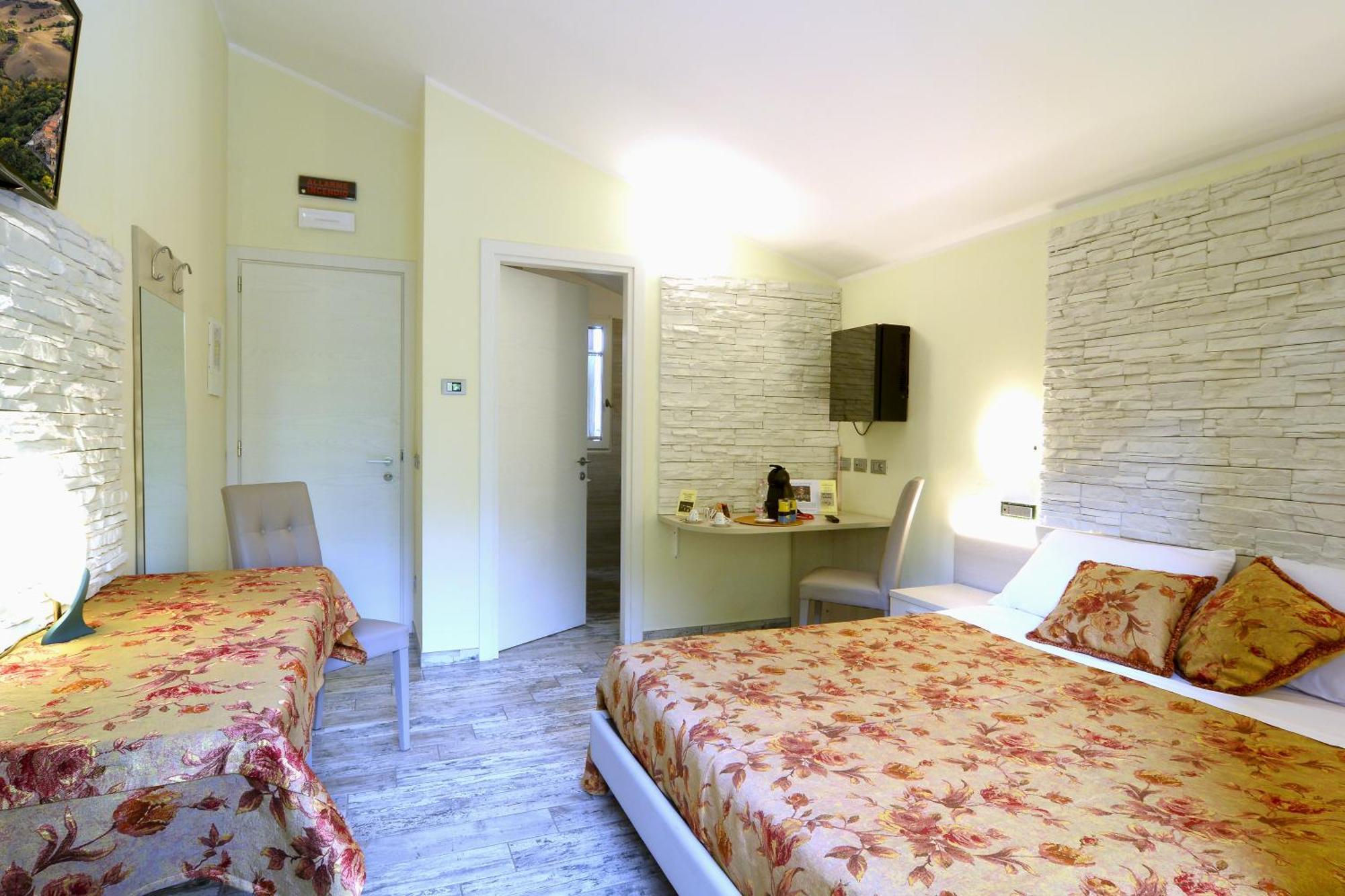 Pidkova Hotel Modena Exterior photo