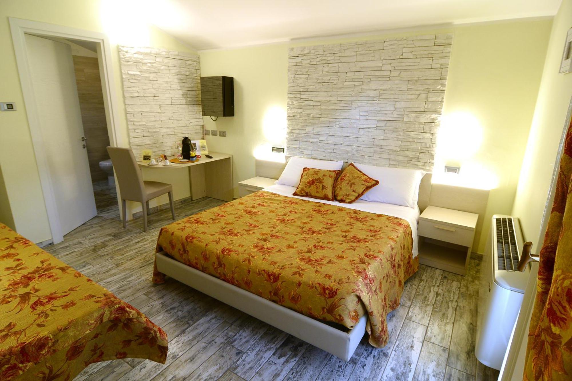 Pidkova Hotel Modena Exterior photo